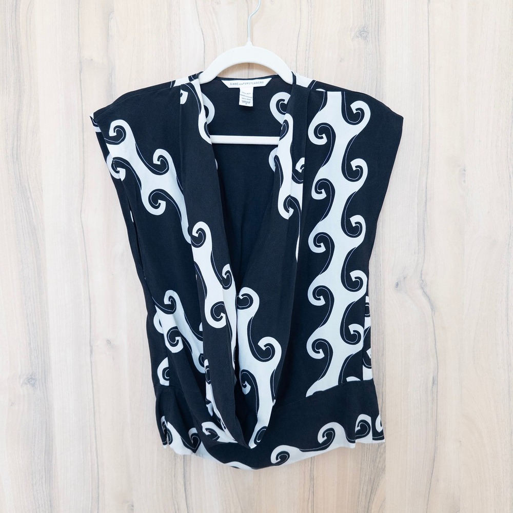 Diane von Furstenberg Womens Silk Blouse 2 Black White Swirl Draped Abstract